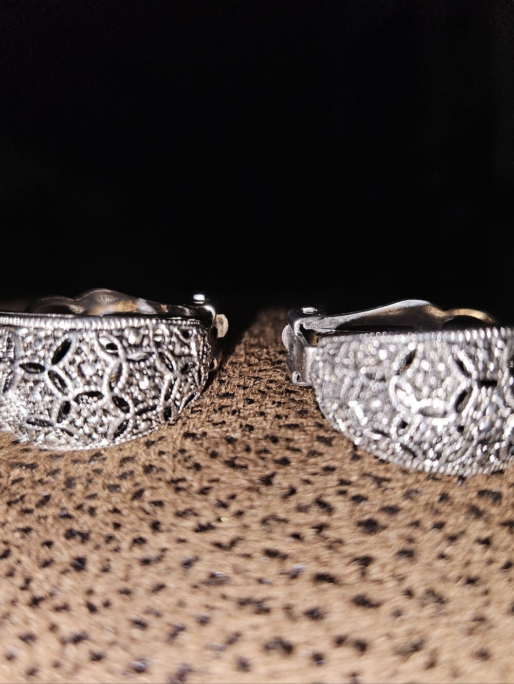 Elegant Vintage  Filigree Hoop Earrings in Silver (Clip On)
